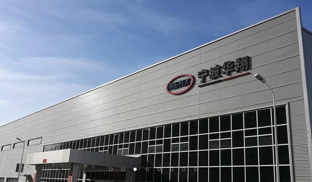 资料显示,宁波华翔主营业务为汽车零部件的开发,生产和销售,公司2005